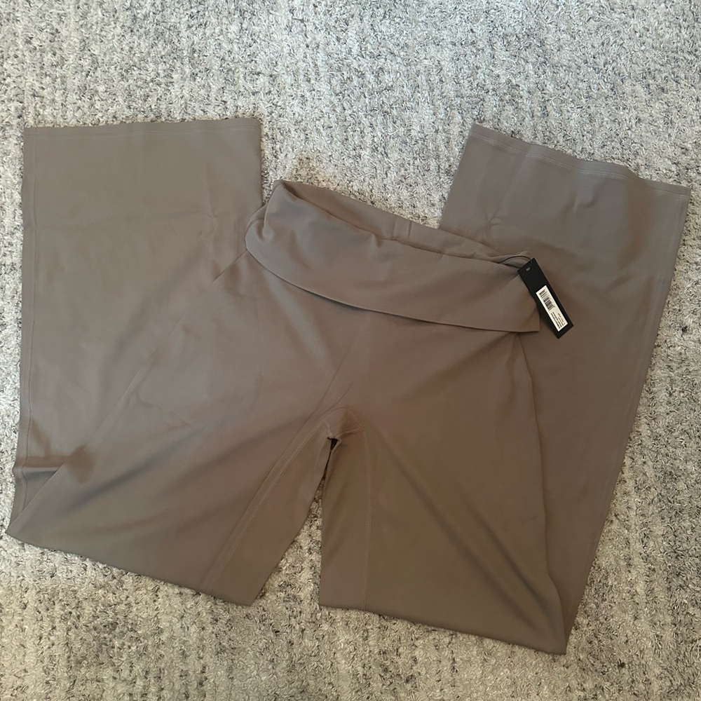 Oner Active SOFTMOTION™ FOLD OVER STRAIGHT LEG BOTTOMS - Picture 2 of 5